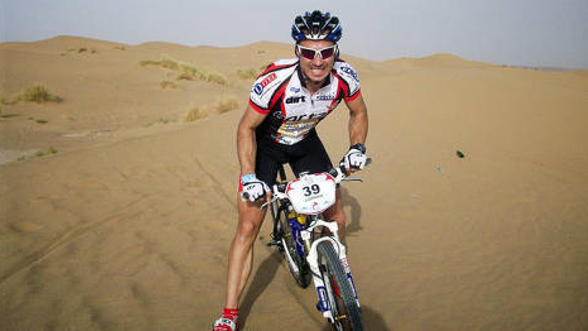 El burgense José Luis Gómez Miranda durante una de sus participaciones en la Titan Desert. -