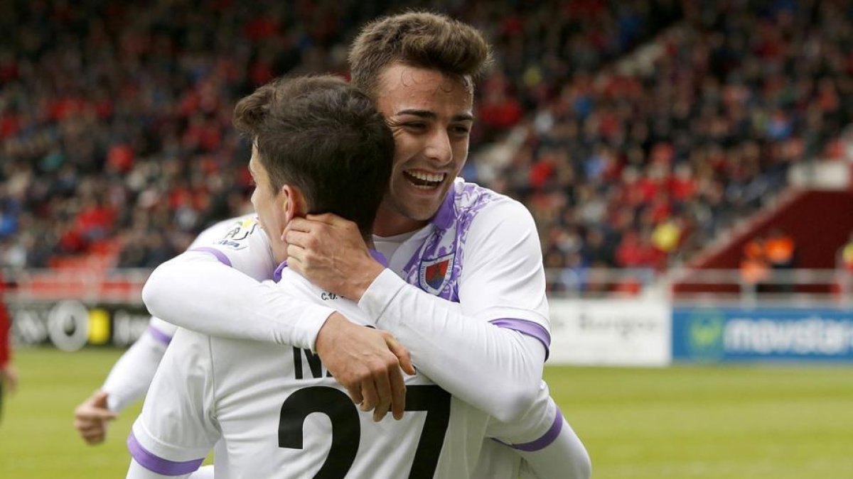 David Concha se abraza a Nacho tras la consecución del 0-2 para los numantinos.-Área 11