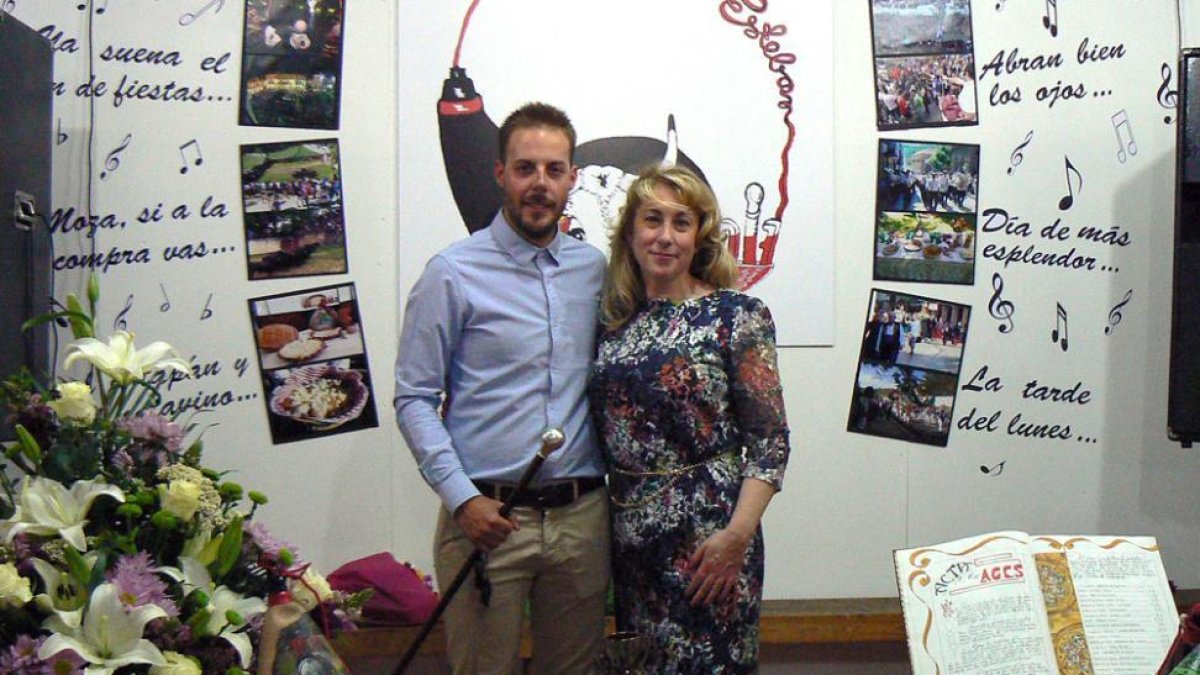 Manuel y Nieves, jurados de la cuadrilla de San Esteban en las fiestas de San Juan de 2017.-A. P. L.