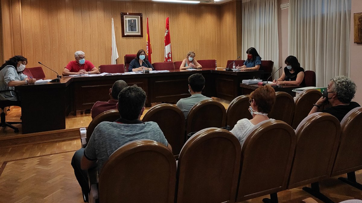 Un momento del pleno de San Esteban. ANA HERNANDO