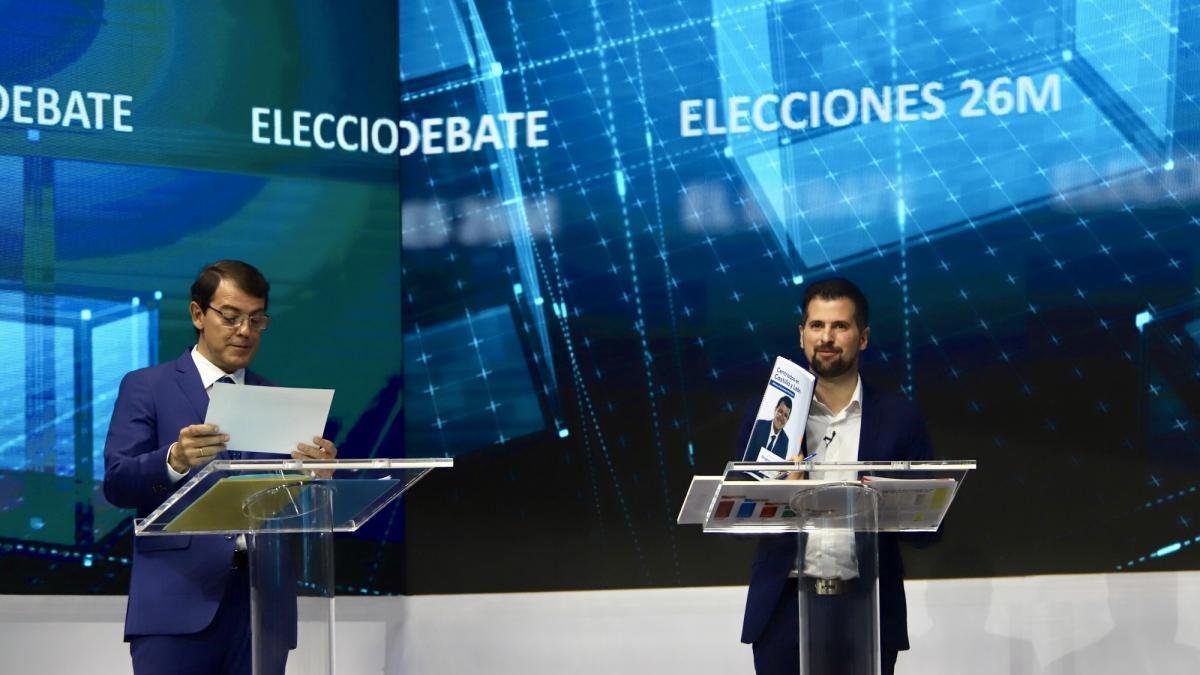 Luis Tudanca y Francisco Igea, en un momento del debate.-- ICAL