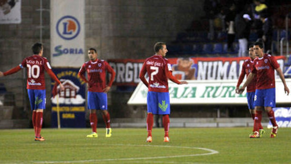 Al Numancia se le dan mal las visitas a Los Pajaritos de los equipos de la zona baja. / Diego Mayor-