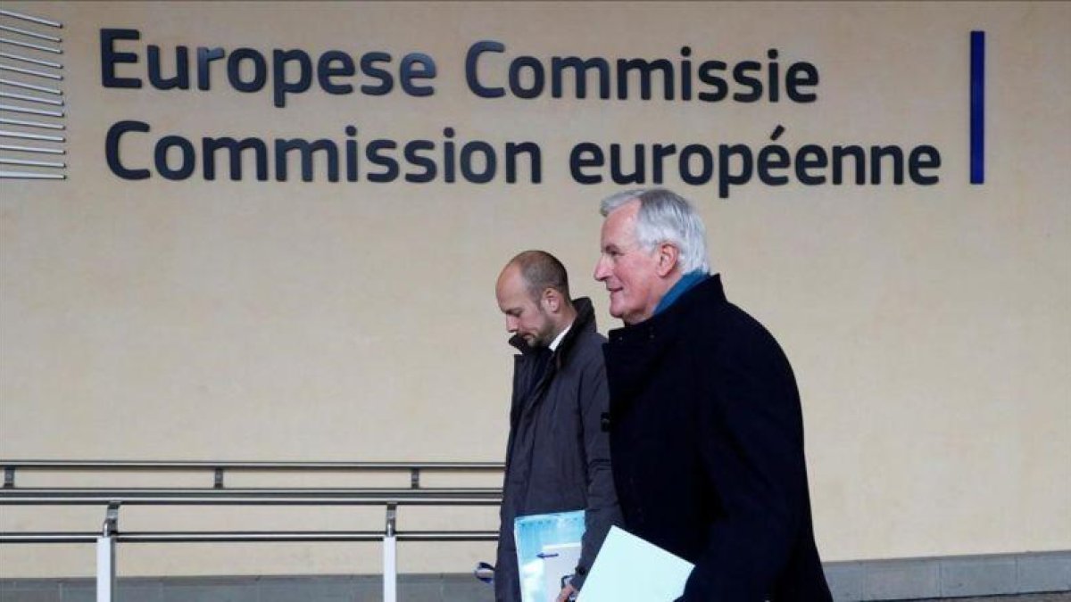 Michel Barnier, a su llegada este lunes a la sede de la Comisión en Bruselas.-REUTERS/ FRANCOIS LENOIR