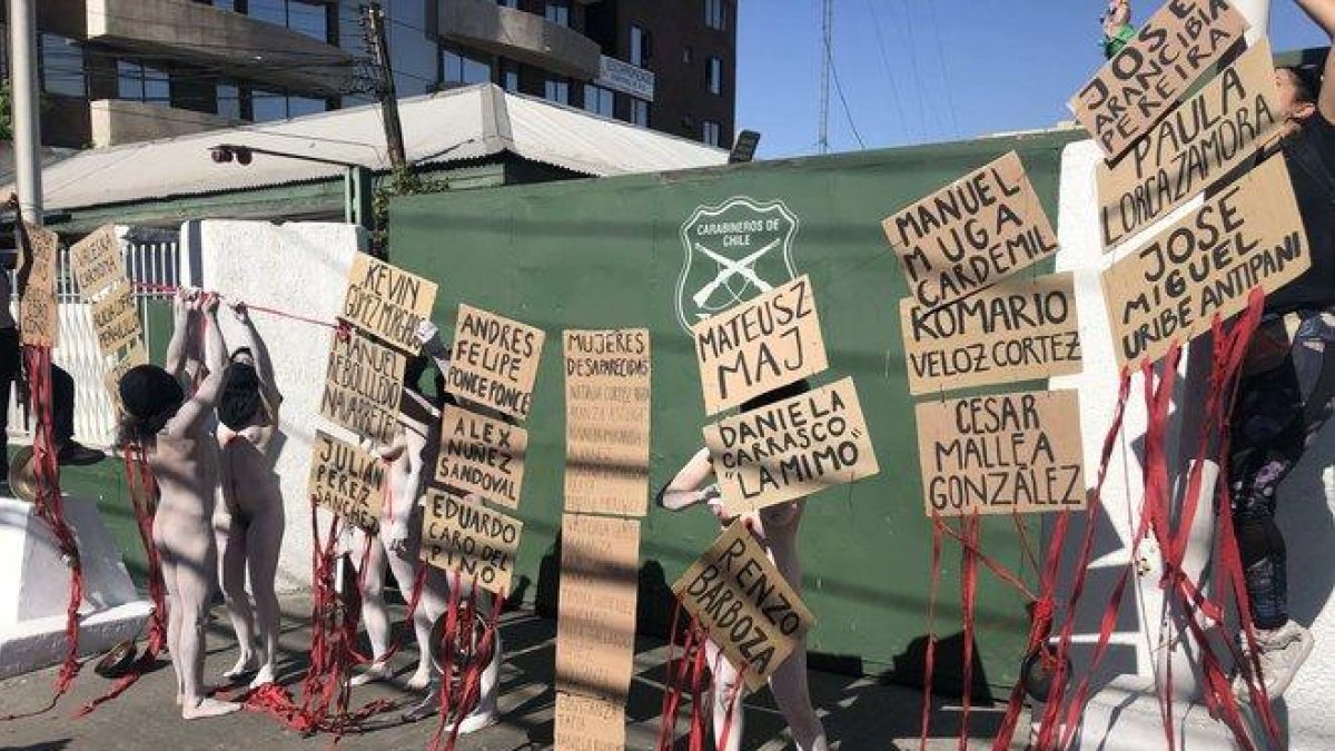 La protesta se produjo enfrente de la comisaría del municipio de San Miguel, cerca de un edificio perteneciente a la Fiscalía Sur.-EFE