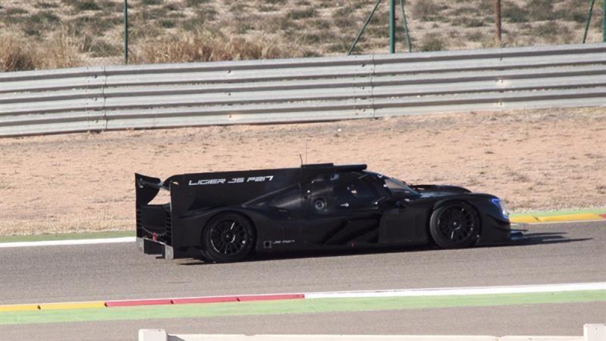 El Ligier JS P217 rueda hoy por Motorland.-EFE