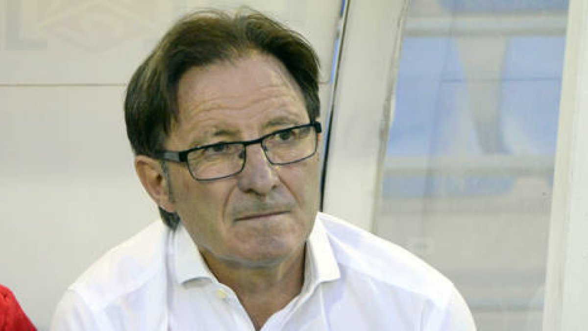 El técnico del Numancia, Juan Antonio Anquela. / ÁLVARO MARTÍNEZ-