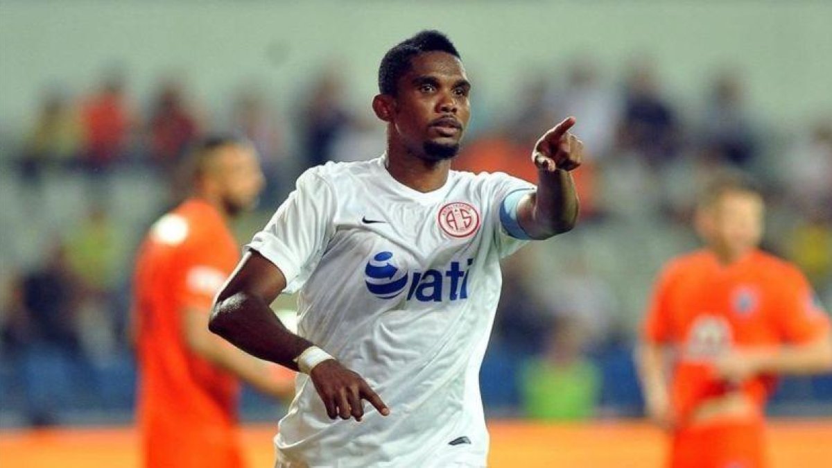Etoo, en un partido con el Antalyasport turco.-EL PERIÓDICO