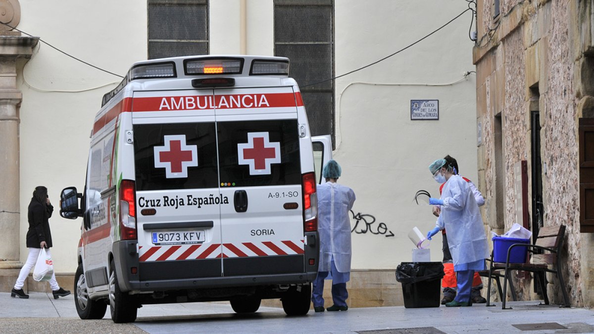 Asistencia sanitaria durante los momentos de mayor presencia de la pandemia.-V.G.