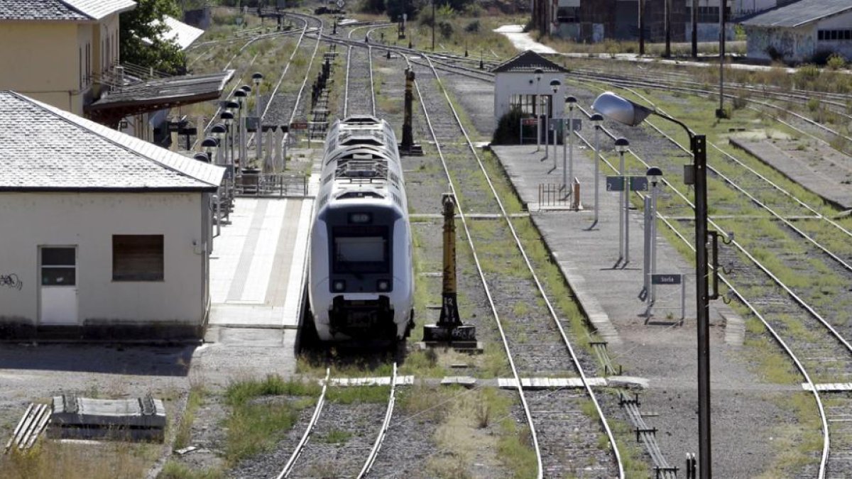 Un convoy en la estación del Cañuelo.-Mario Tejedor