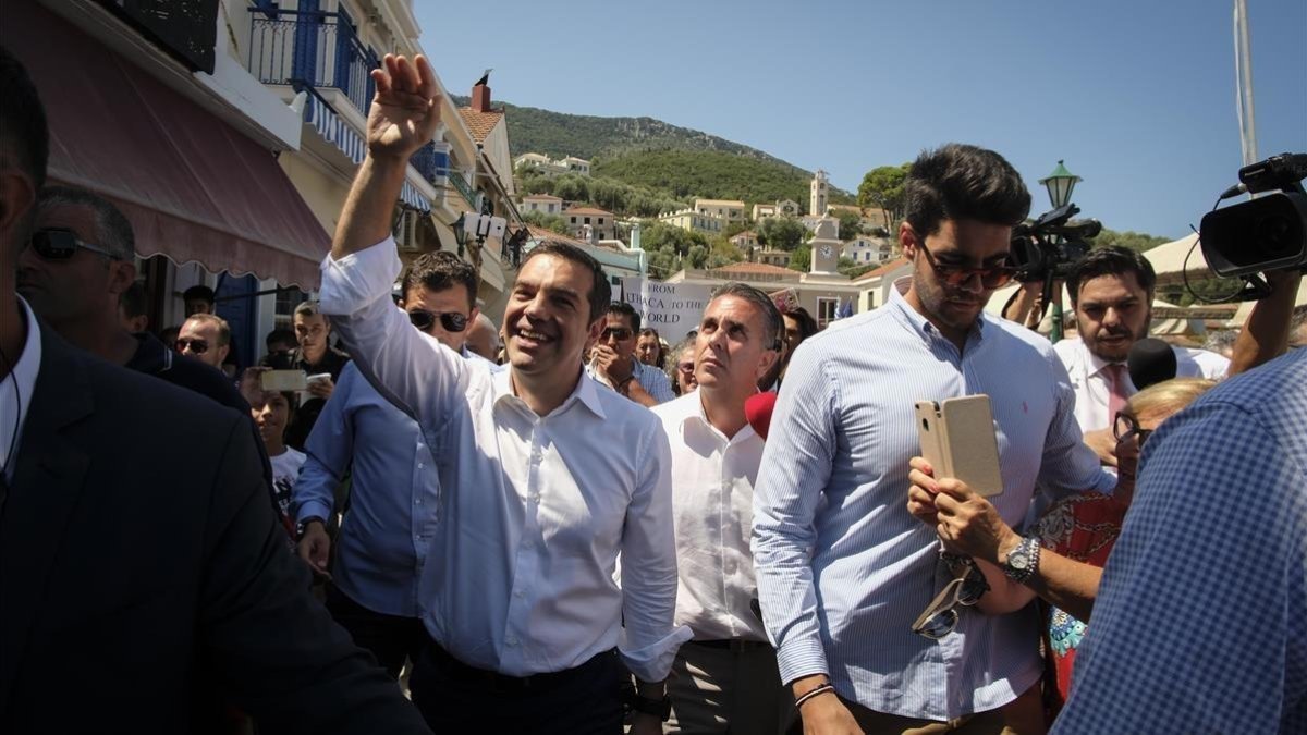 El primer ministro griego, Alexis Tsipras, en su visita a la isla de Ítaca en pasado martes-ANDREA BONETTI