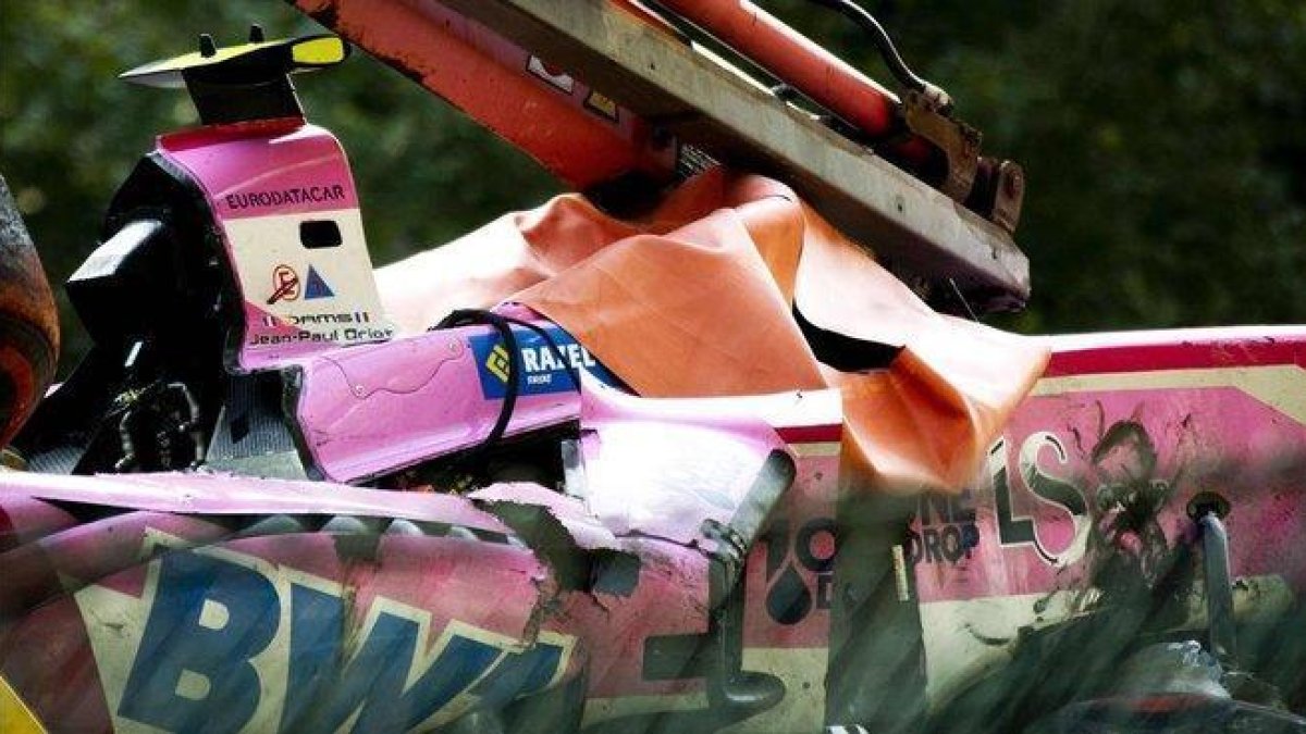 Estado en el que quedó el monoplaza F-2 del francés Antoine Hubert, fallecido hoy en Spa.-AFP / REMKO DE WAAL
