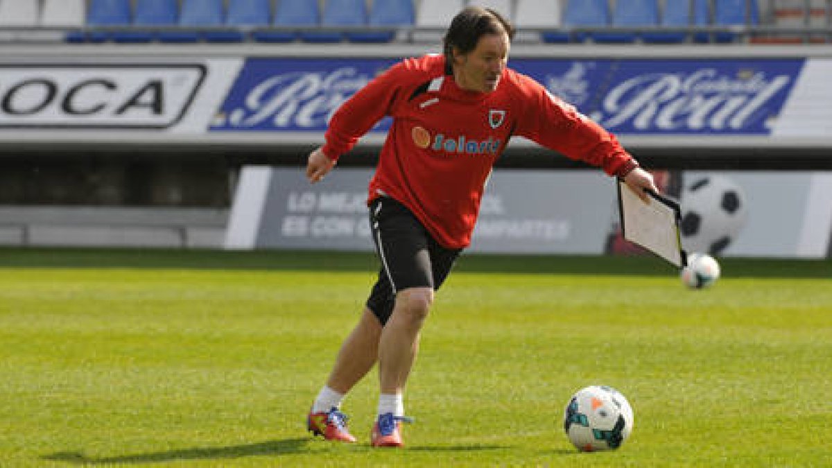 Anquela en un entrenamiento de esta semana. / Valentín Guisande-