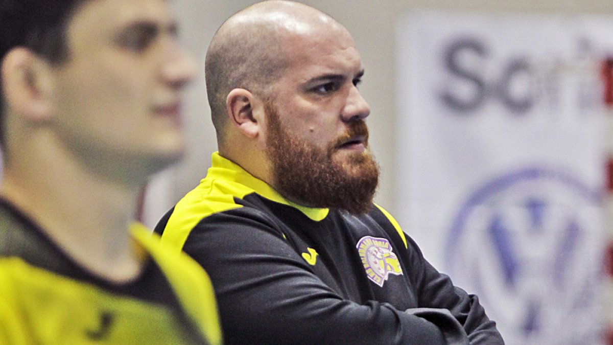 Rodrigo Llordén, entrenador del BM Soria, considera que no se reanudará la competición este curso. MARIO TEJEDOR