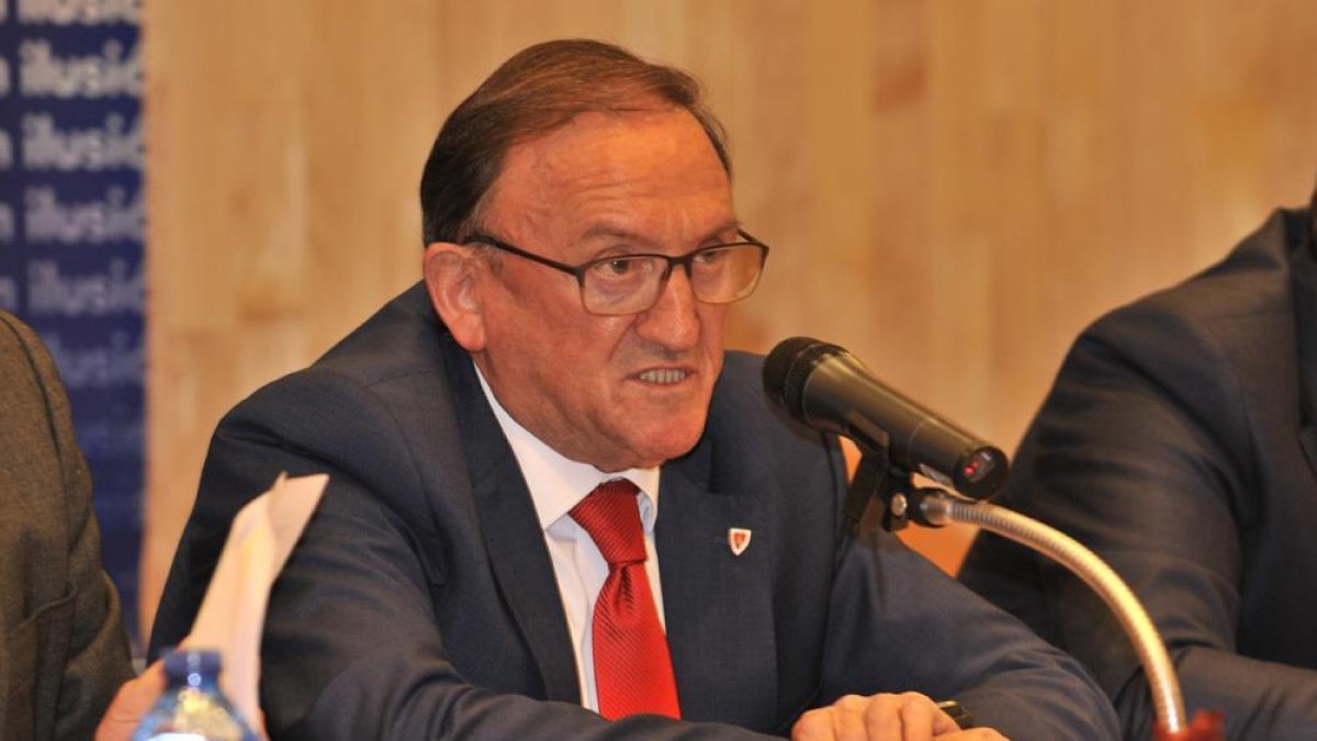 Francisco Rubio en la Junta de Accionistas del Numancia de la temporada pasada.-Valentín Guisande