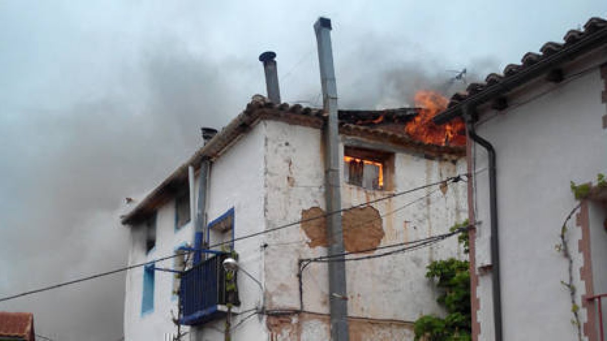 La casa en llamas. / Subdelegación -