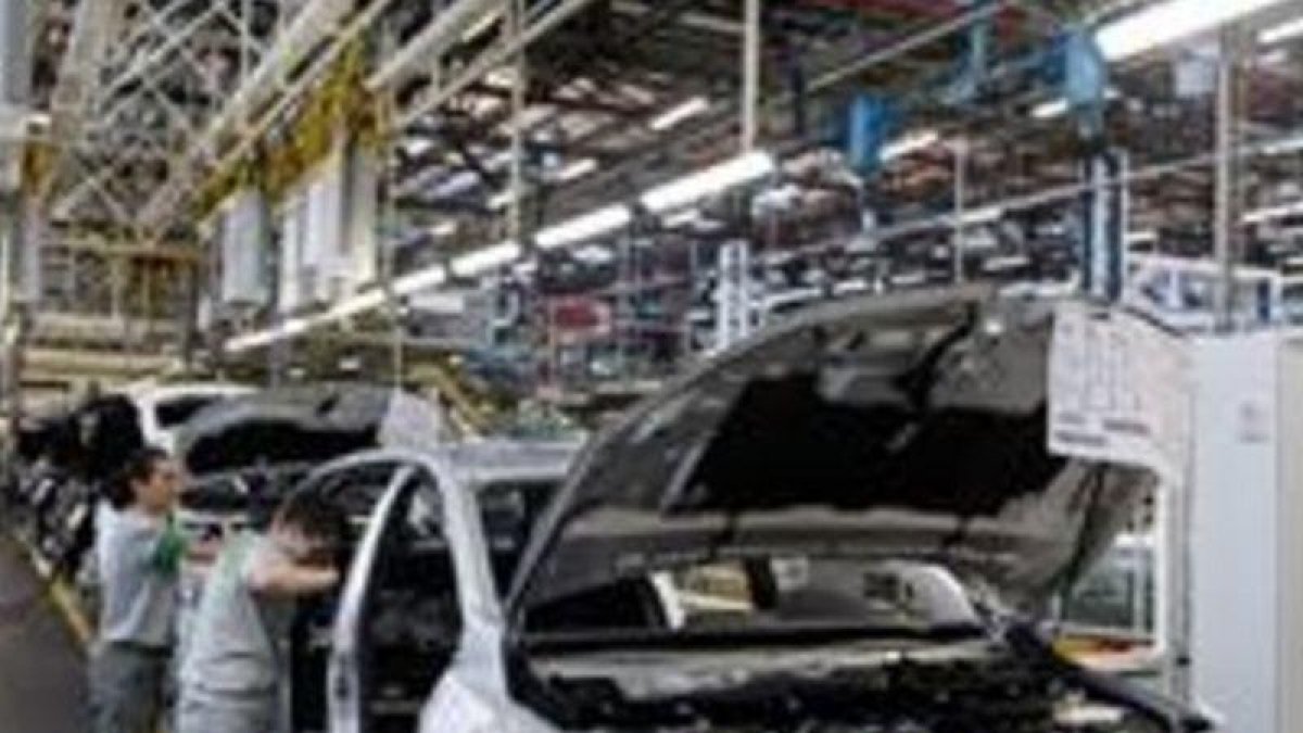 Línea de producción en la factoría de Renault en Villamuriel (Palencia). HDS