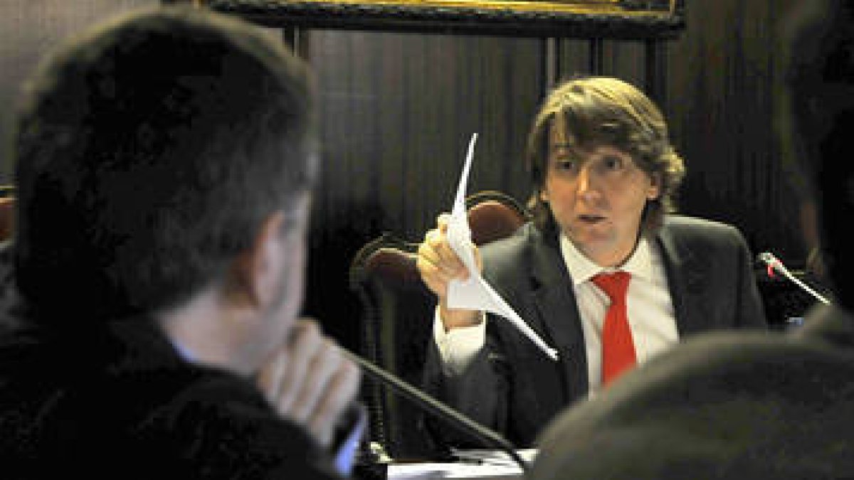 Carlos Martínez Mínguez, durante un momento de su intervención. / VALENTÍN GUISANDE-