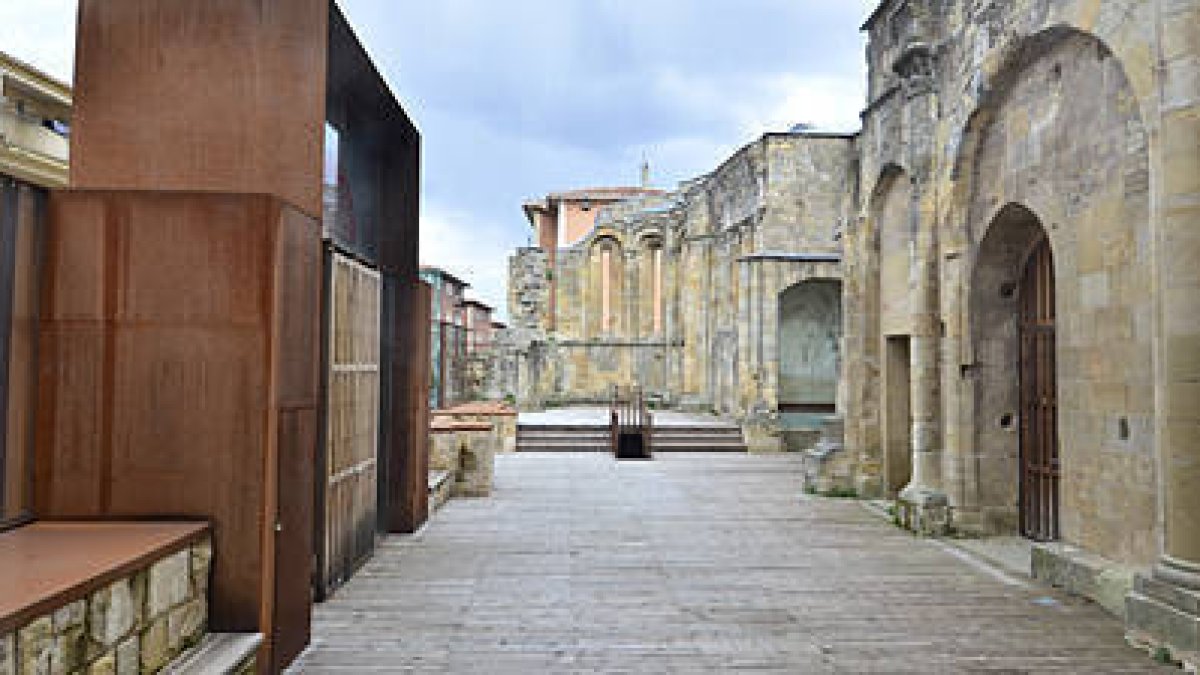 Las ruinas de San Nicolás. / ÁLVARO MARTÍNEZ-