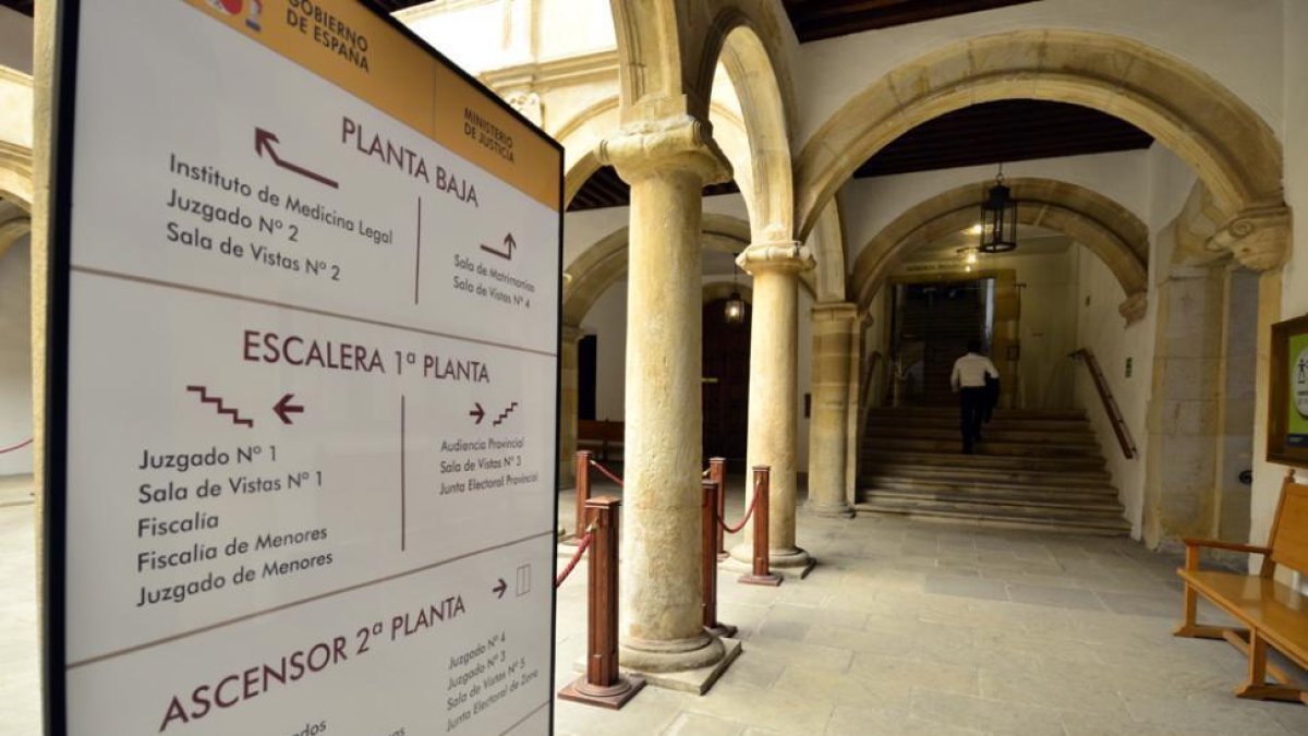 Interior del Palacio de Justicia.-VALENTÍN GUISANDE