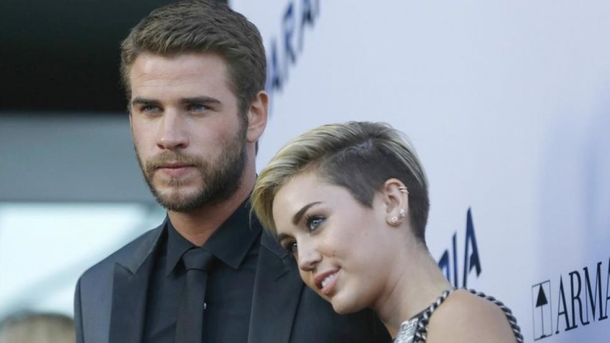Una imagen de archivo e Miley Cyrus con su novio, el actor Liam Hemswort.-MARIO ANZUONI