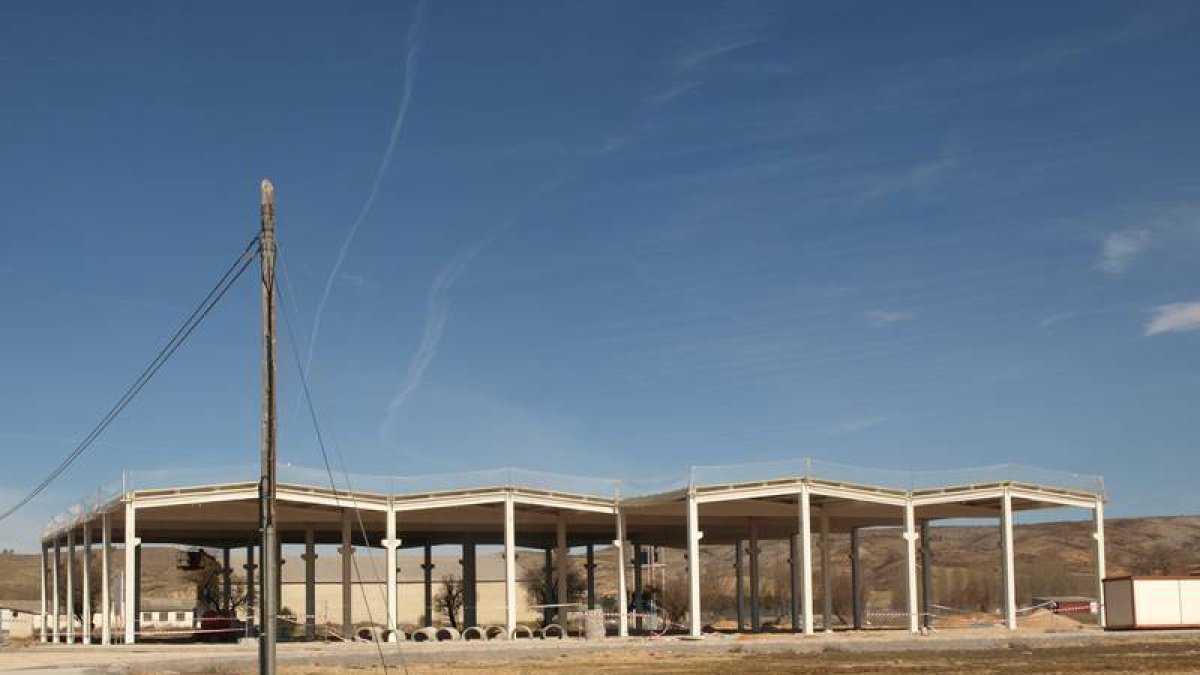 Imagen de archivo de las obras en la nave nido burgense. / JAVIER SOLÉ-