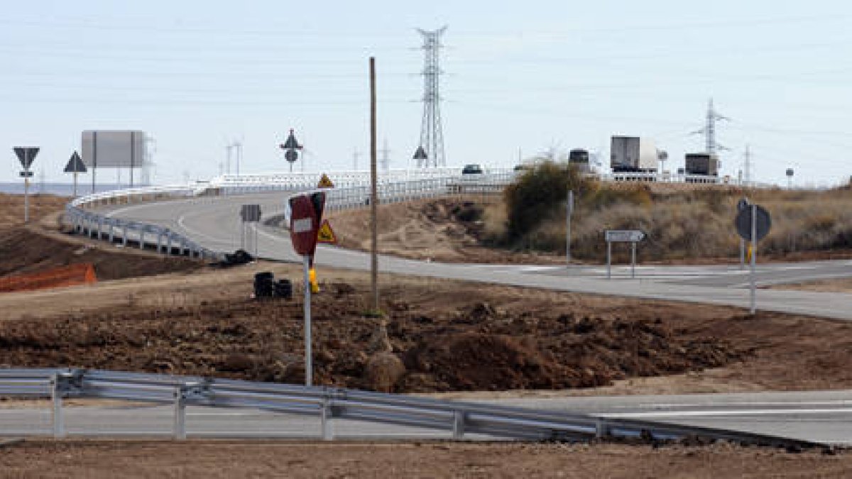 Aspecto de los tramos de la Autovía de Navarra con las obras paralizadas durante estas semanas. / ÁLVARO MARTÍNEZ-