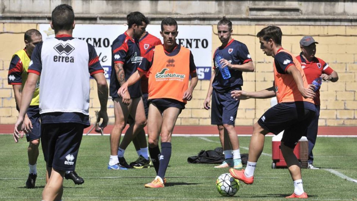 Julio Álvarez no fue titular el pasado sábado en Alcorcón y después de mucho tiempo comenzaba un partido desde el banquillo.-Diego Mayor