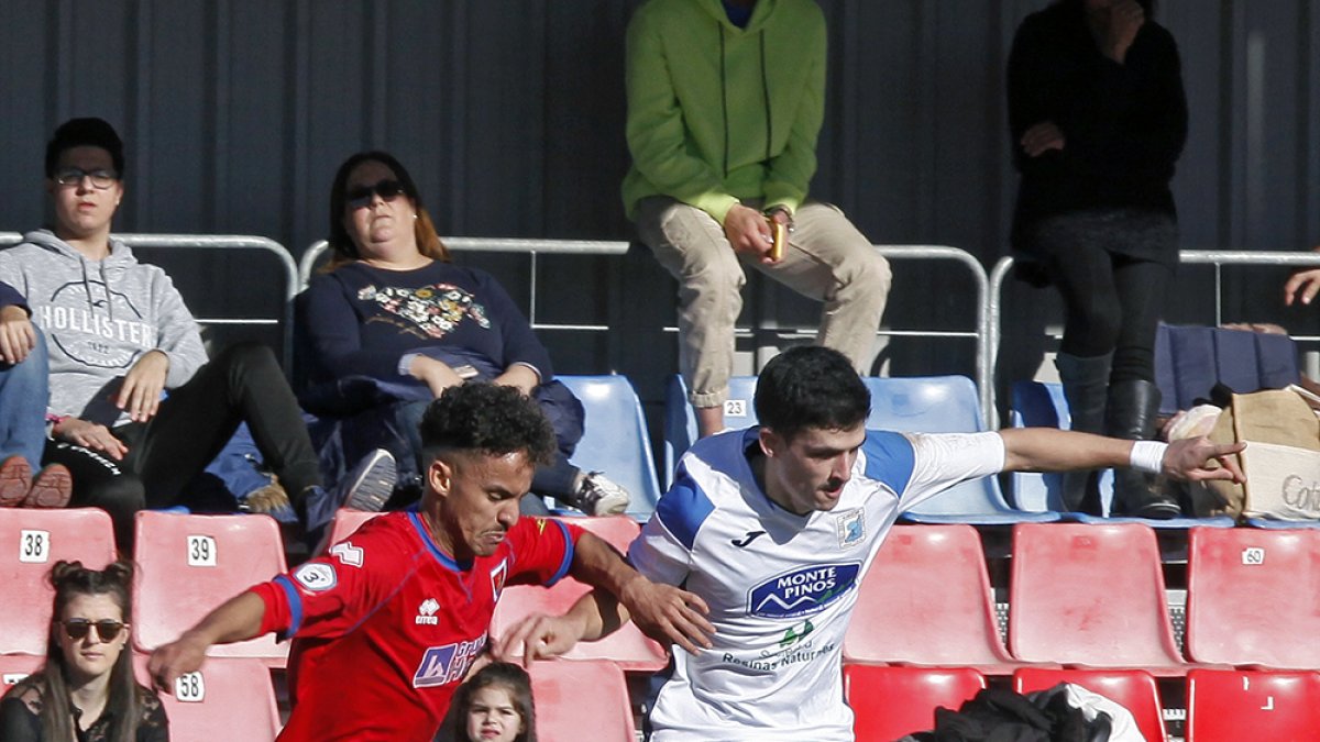 El derbi entre el Numancia B y el Almazán de la temporada pasada. MARIO TEJEDOR