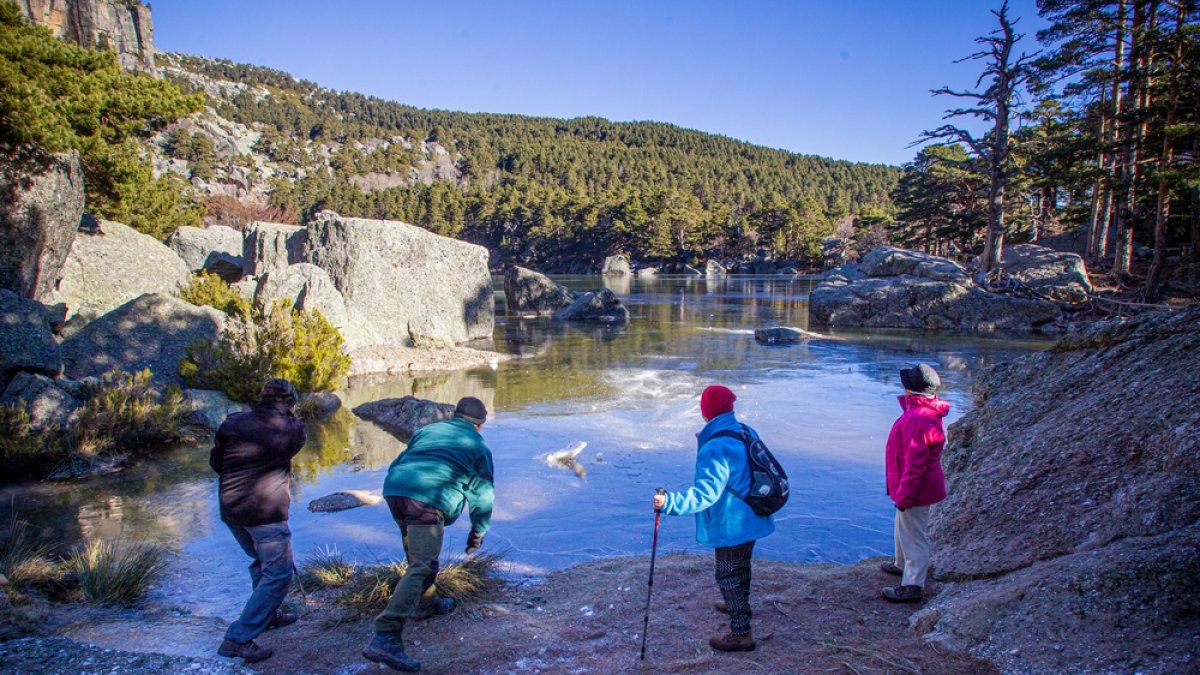 Imagen invernal de la Laguna Negra. MARIO TEJEDOR