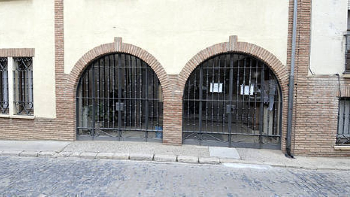 Fachada de la residencia Sor María de Jesús de Ágreda. / ÁLVARO MARTÍNEZ-