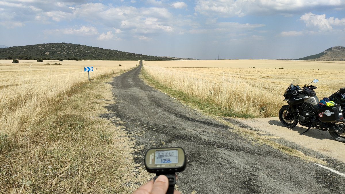 Una de las imágenes con las que la asociación de motoristas IMU denuncia de estado de algunas carreteras sorianas. HDS
