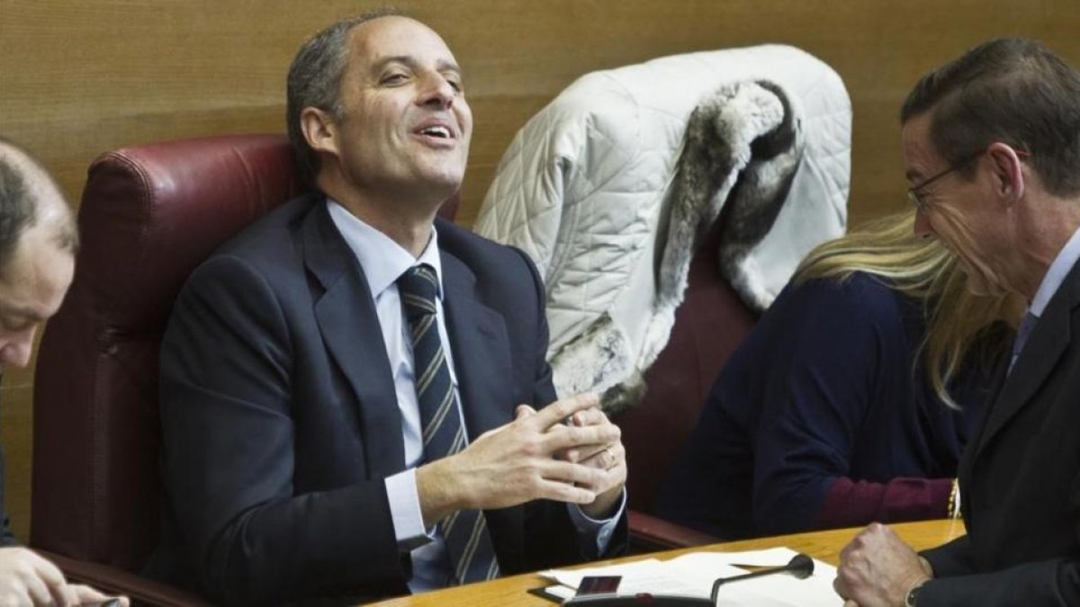El expresidente de valenciano Francisco Camps, en su escaño de las Corts, en el 2012.-MIGUEL LORENZO