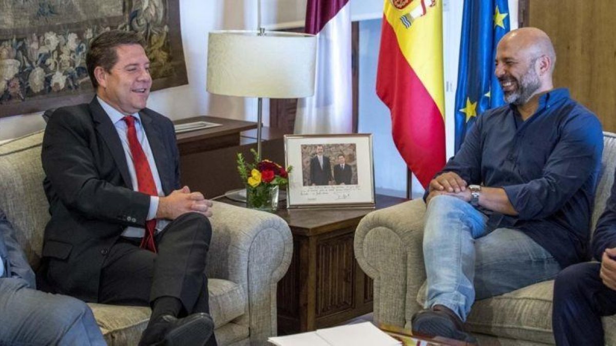 García-Page y García Molina en el Palacio de Fuensalida, Toledo.-PERIODICO (EFE / ISMAEL HERRERO)