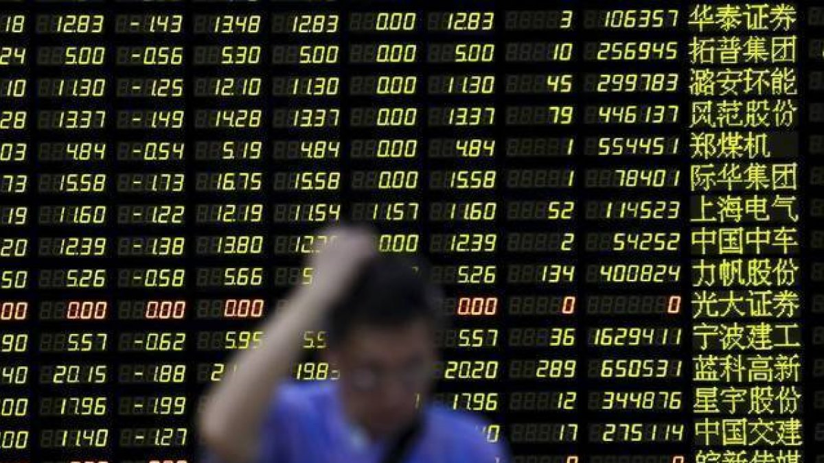 Un inversor en la bolsa de Shangái.-Foto: ALY SONG / REUTERS