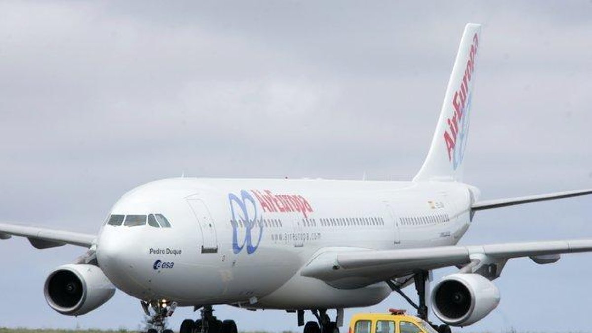 Con la llegada de este primer vuelo, Panamá se convierte en uno de los 22 destinos en América Latina de Air Europa.-EFE