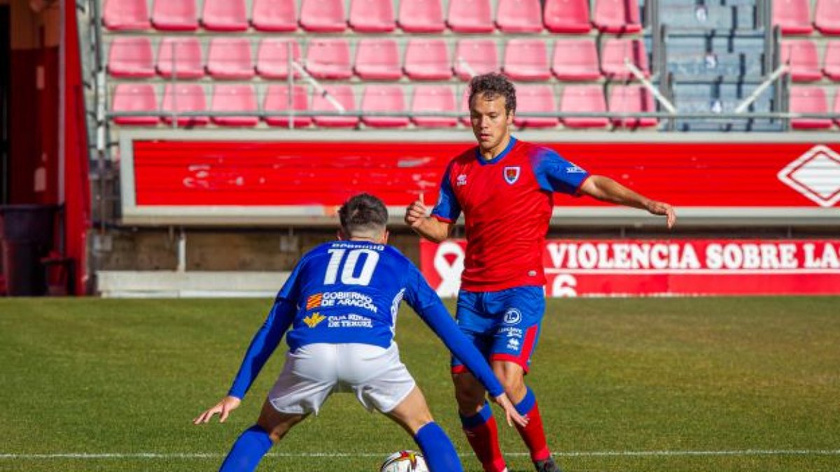 De Frutos en un partid de esta temporada en el campo de Los Pajaritos. MARIO TEJEDOR