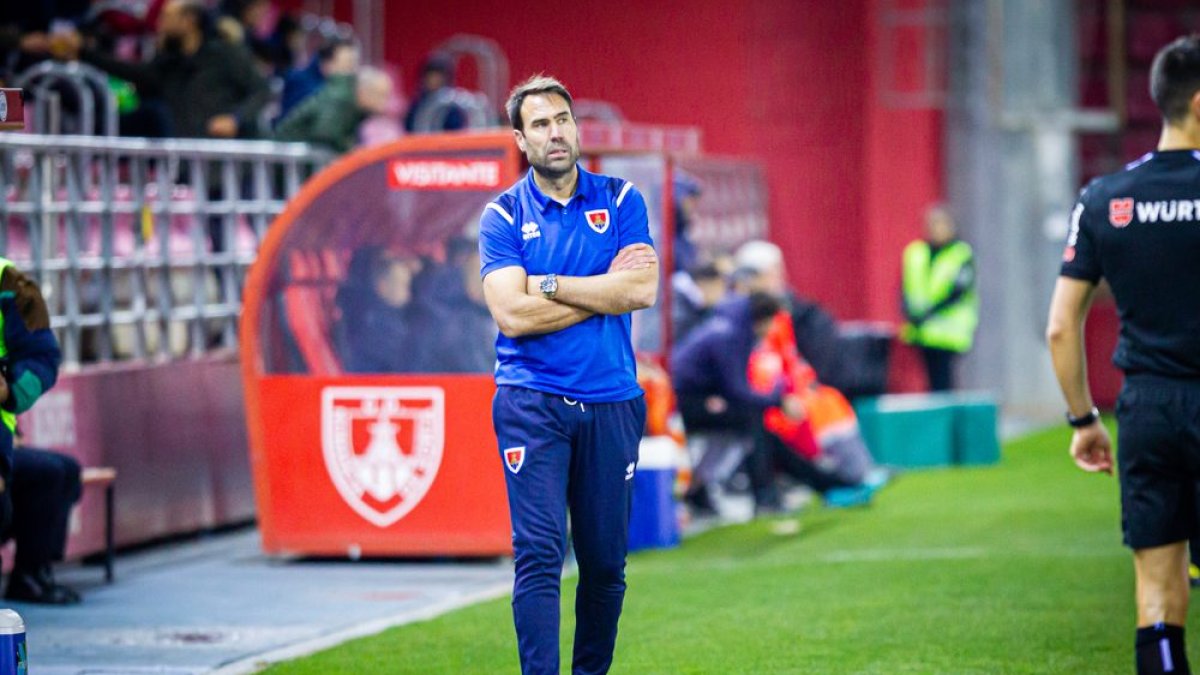 Iñaki Bea en el partido de la Copa del Rey ante el Sporting de Gijón. MARIO TEJEDOR