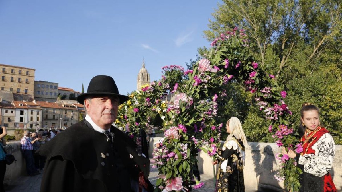 Ofrenda floral a la virgen de la Vega-Ical