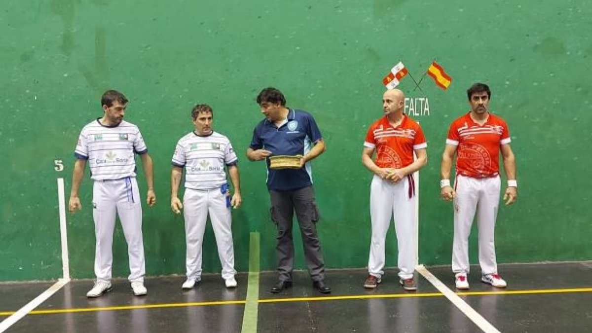 Momentos antes del inicio del mano parejas. HDS