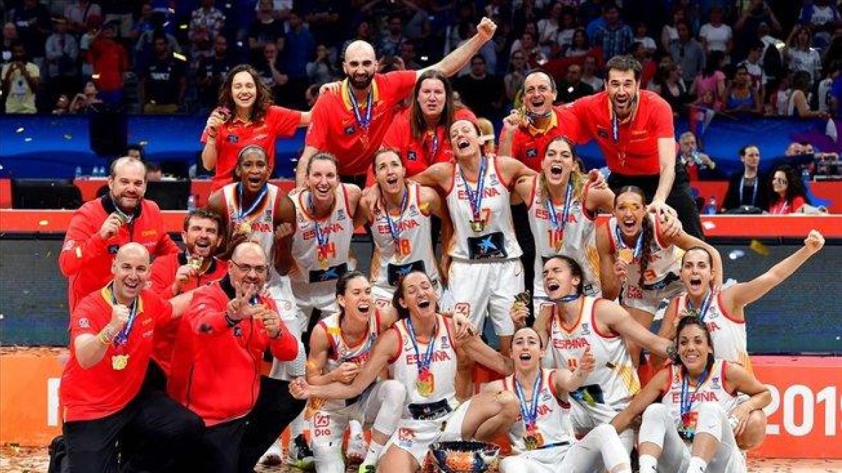 Las jugadoras de la selección española, tras su victoria en la final del Eurobasket 2019 en Belgrado-AFP