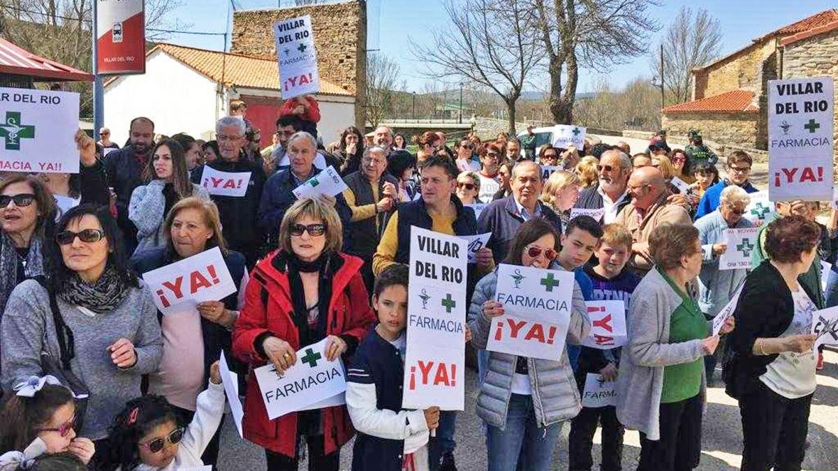 Participantes en la concentración ayer en Villar del Río-