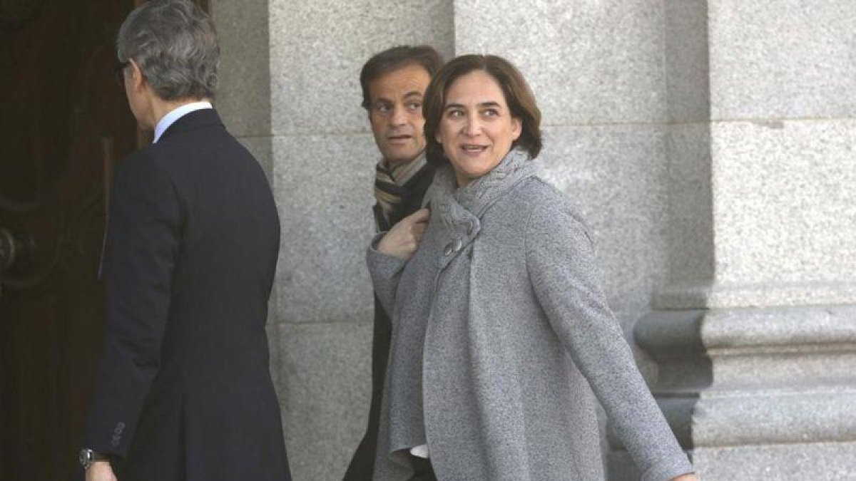 La alcaldesa de Barcelona, Ada Colau, a su llegada al Tribunal Supremo.-DAVID CASTRO