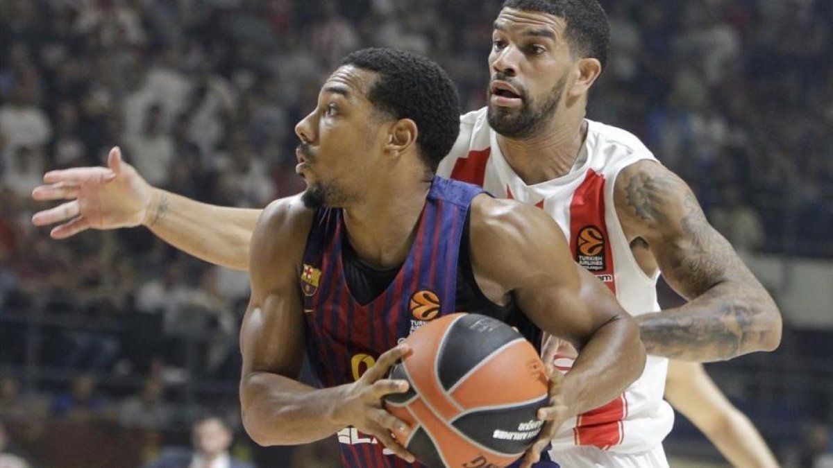 Phil Pressey entra a canasta ante James Feldeine-EFE / ANDREJ CUKIC