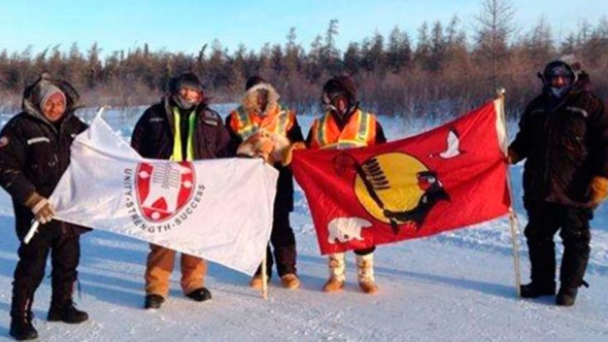 Comunidad indígena canadiense.-