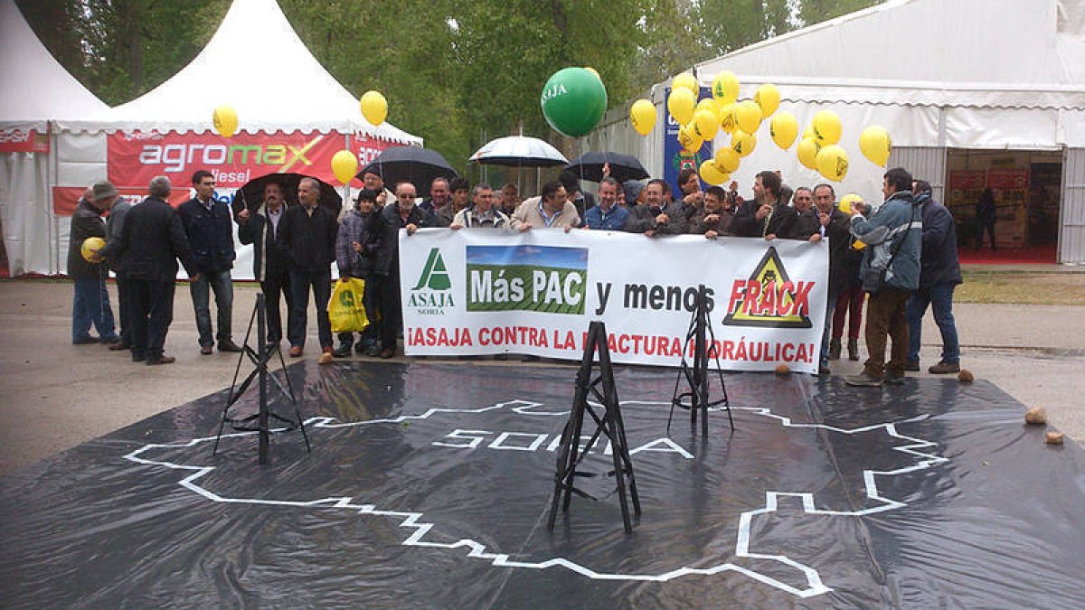 Protesta de Asaja contra la fractura hidráulica. / NACHO PRIETO-