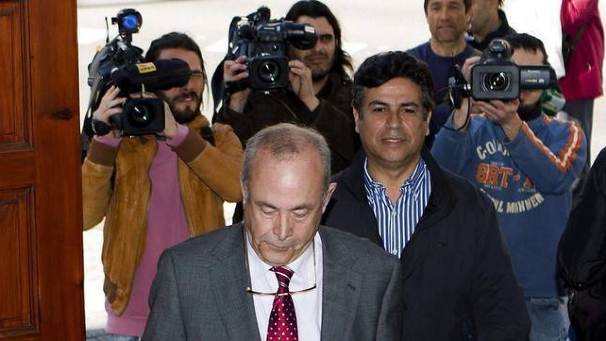 El juez instructor del 'caso Nóos', José Castro, a su entrada en los juzgados.-Foto: EFE / MONTSERRAT T. DÍEZ