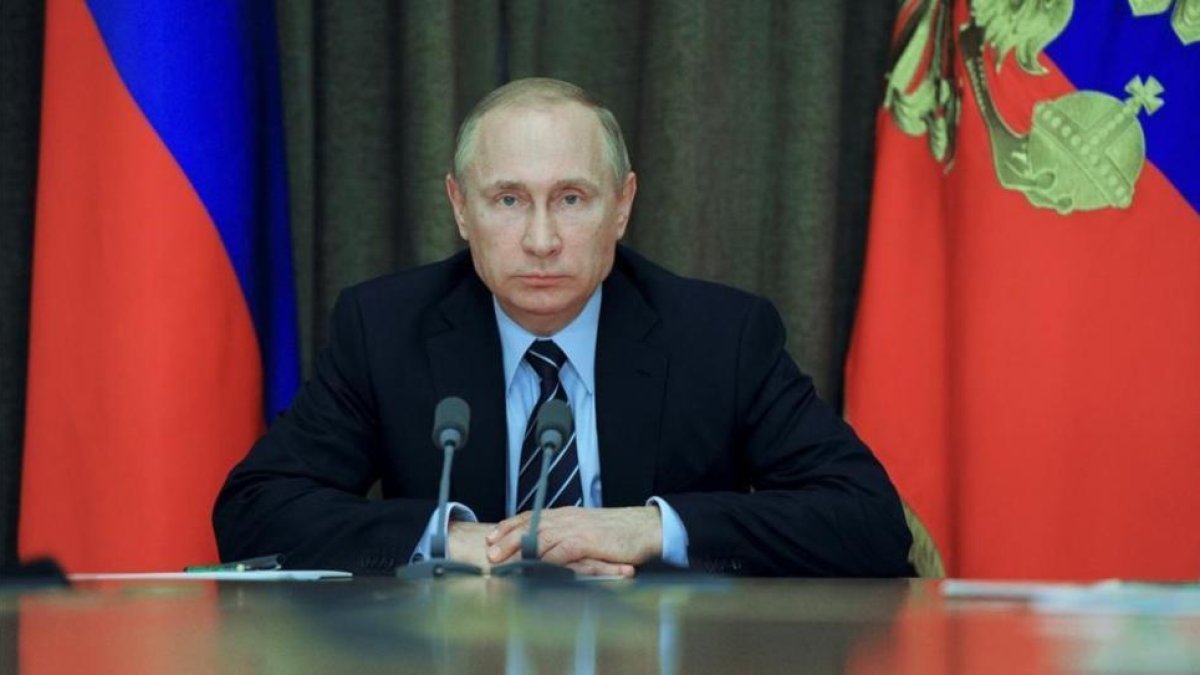 Putin, durante su reunión con altos oficiales del Ejército, en Sochi, este viernes.-REUTERS