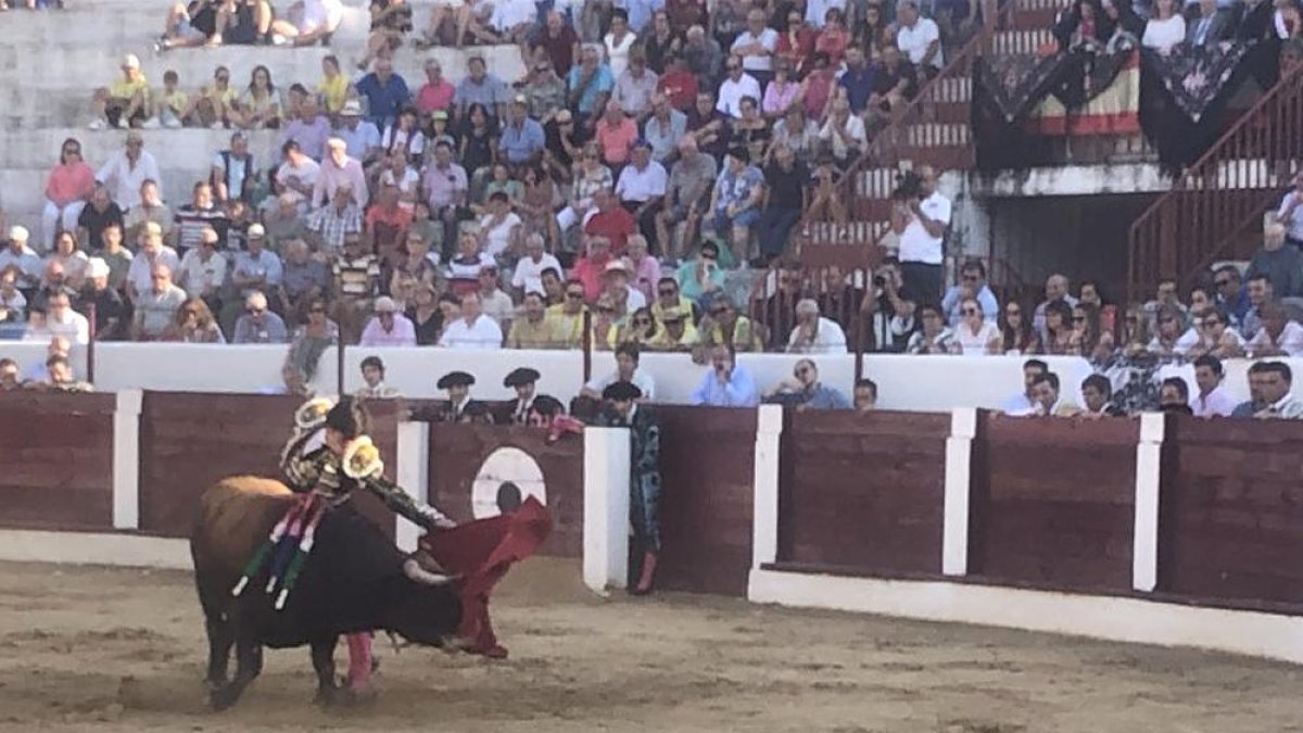 El público respondió a la cita taurina-HDS
