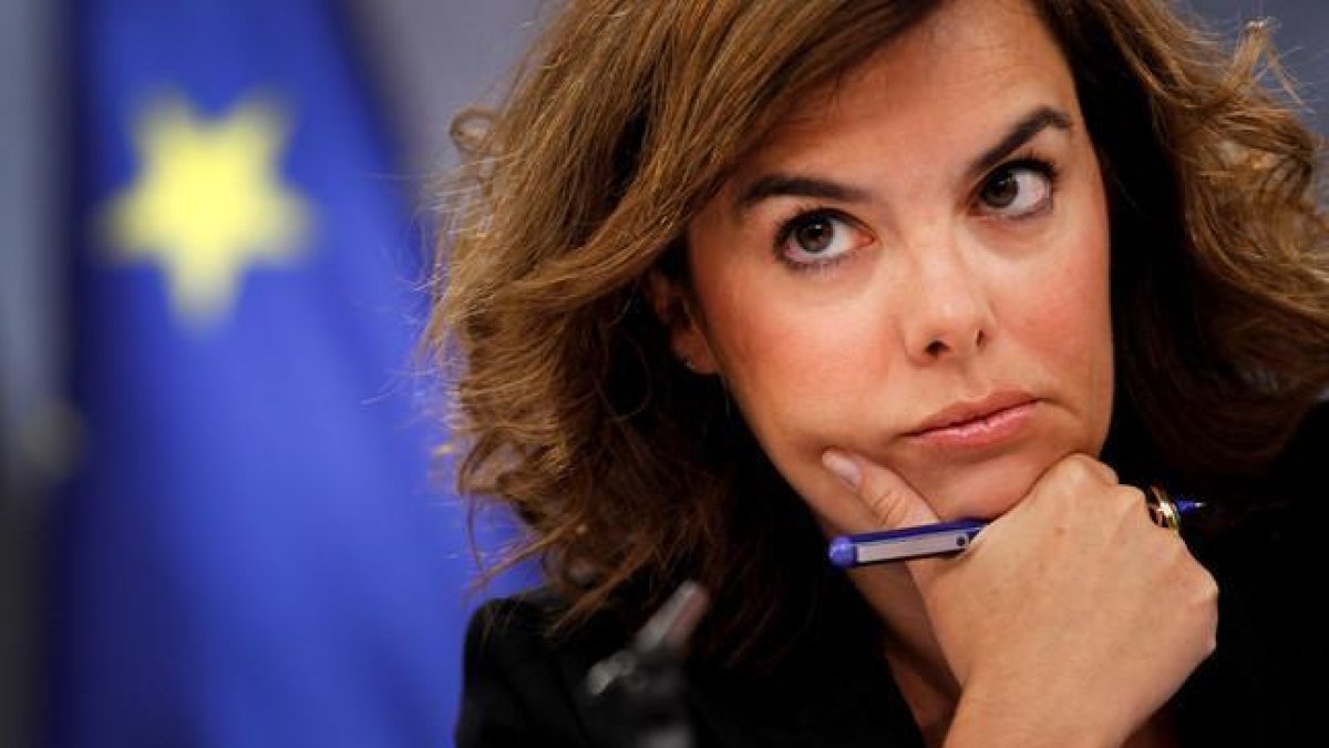 Soraya Sáenz de Santamaria, vicepresidenta del Gobierno, durante la rueda de prensa posterior al Consejo de Ministros celebrado hoy en la Moncloa.-JOSÉ LUIS ROCA