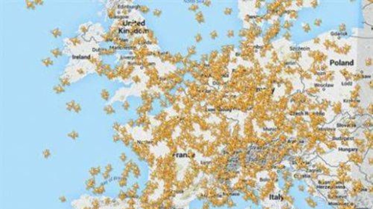 Aviones que sobrevolaban parte de Europa ayer a las seis de la tarde según la web de Flightradar.-Foto: FLIGHTRADAR